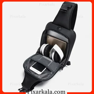 فضای داخلی کیف رو دوشی بنج 7210 با جای موبایل و هدفون