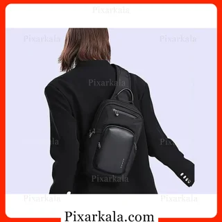 کیف دوشی BANGE 7718 هنگام حمل روی بدن