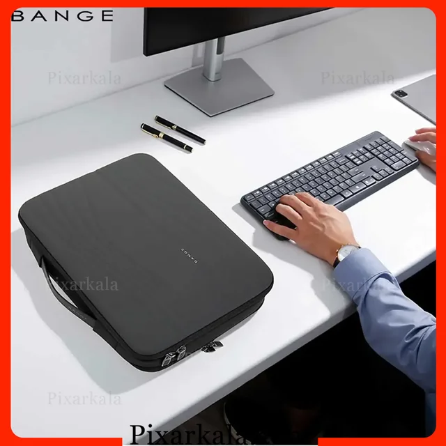 کیف لپ تاپ بنج BANGE 8018 روی میز