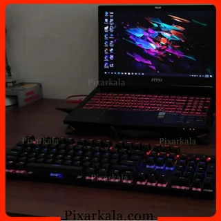 کیبورد رپو V500PRO کنار لپ‌تاپ