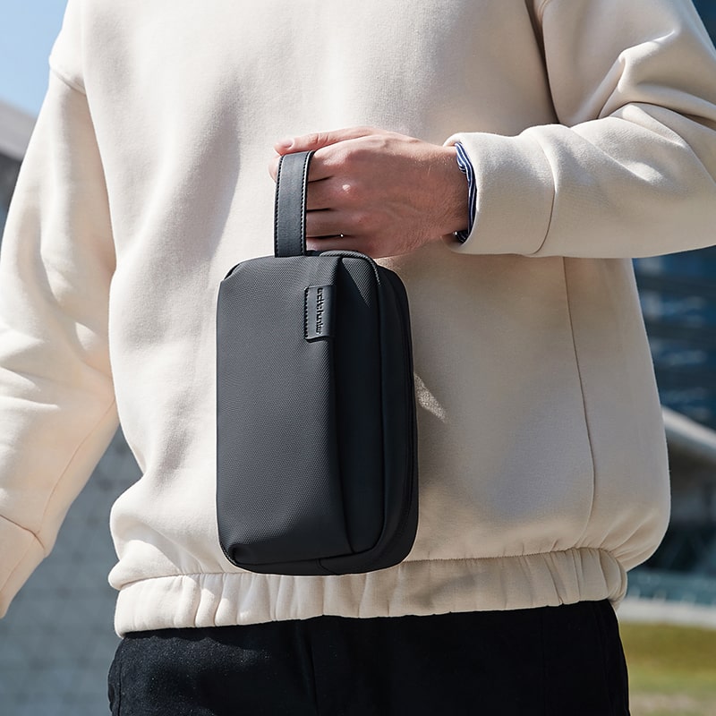 کیف پاسپورتی آرکتیک هانتر مدل K00580