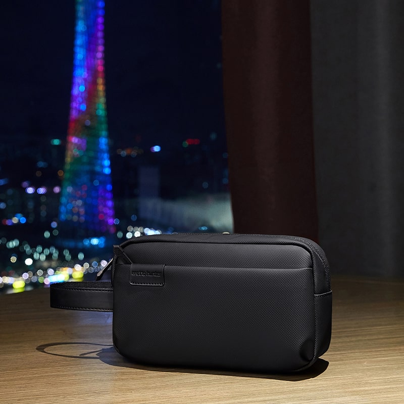 کیف پاسپورتی آرکتیک هانتر مدل K00580